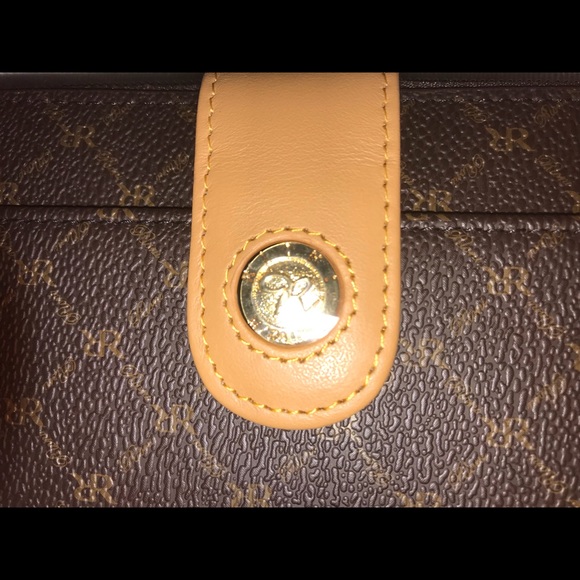 RR Rioni Button Zip Wallet - Picture 8 of 8